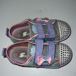 Tinkle toes Skechers